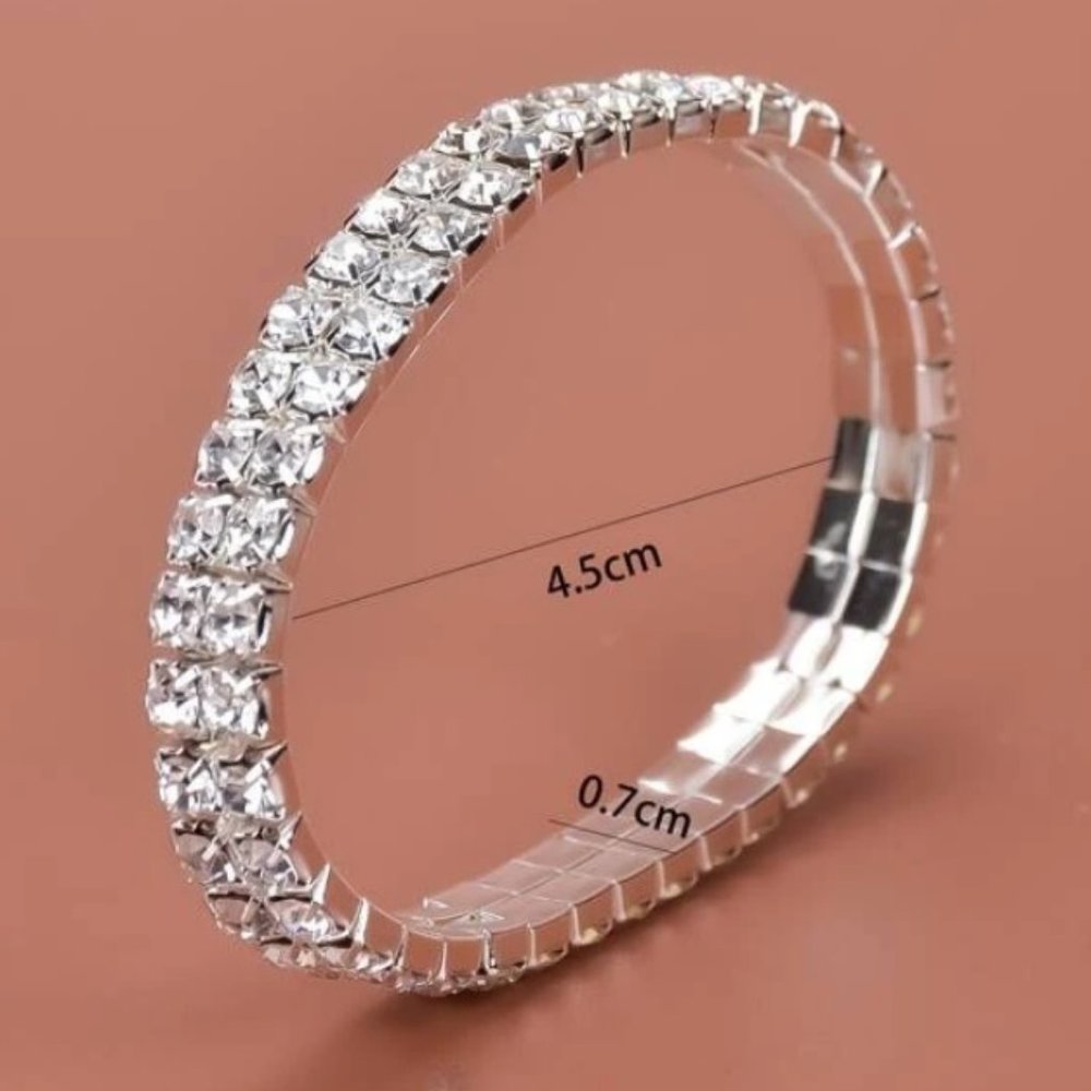 🤍One-Piece Silver-Colored Stretch Copper Rhinestone Glamor Bracelet (2.6") - Picture 5 of 17
